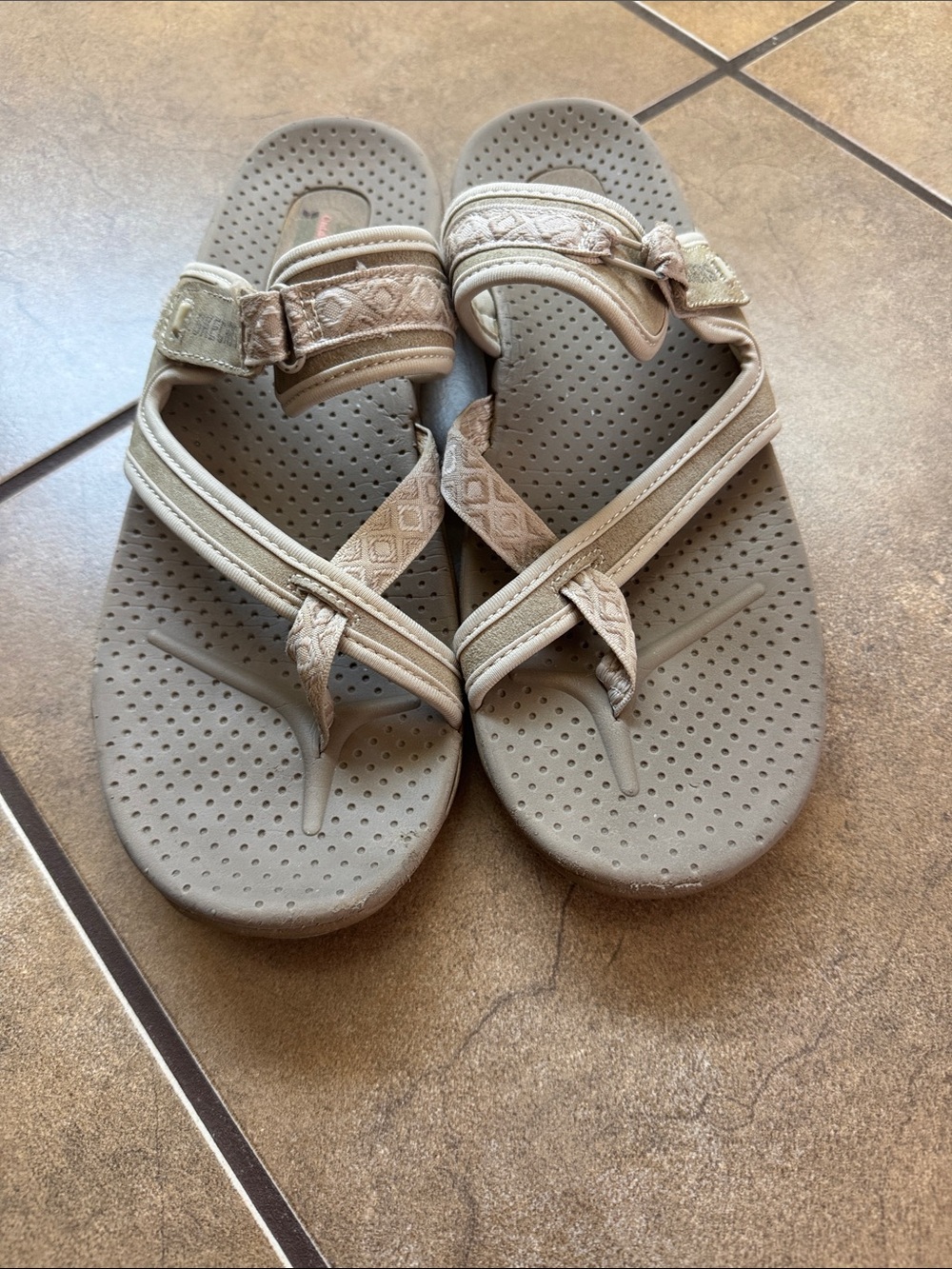 Skechers Comfort Sandal Thong Slide in Taupe